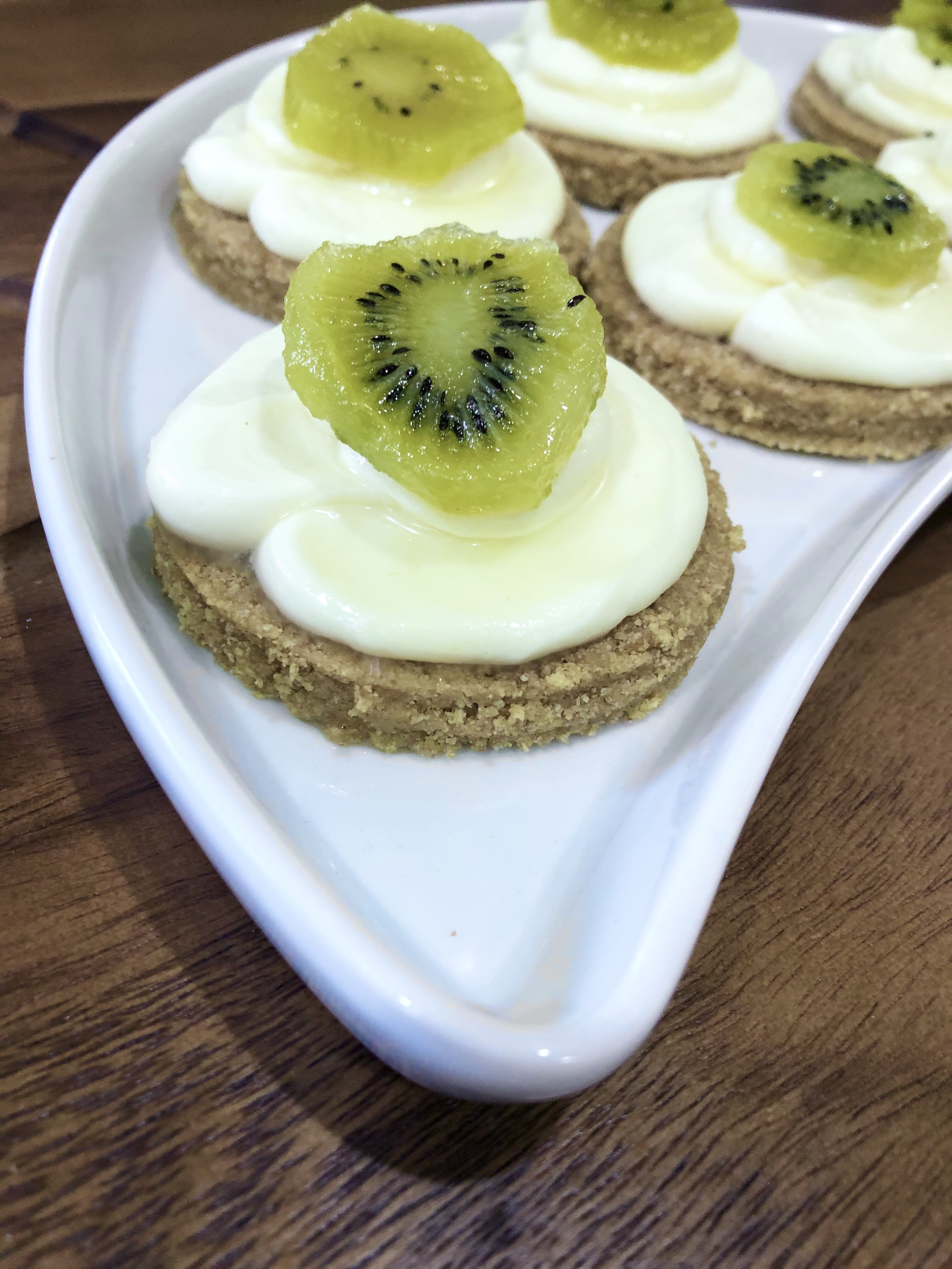 No Bake Mini Cheese Cakes With Candied Kiwis